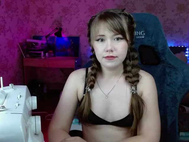 Offline Luucy on BongaCams