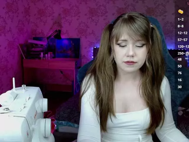 Offline Luucy on BongaCams