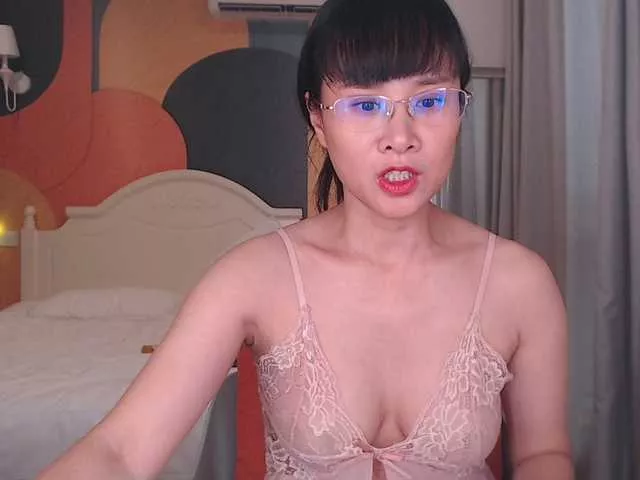 Offline luvlily666 on BongaCams