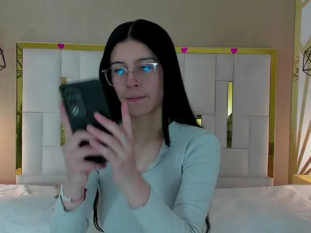 Offline maddy-jacksonw on BongaCams