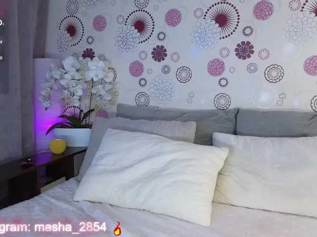 Offline Madelynn on BongaCams