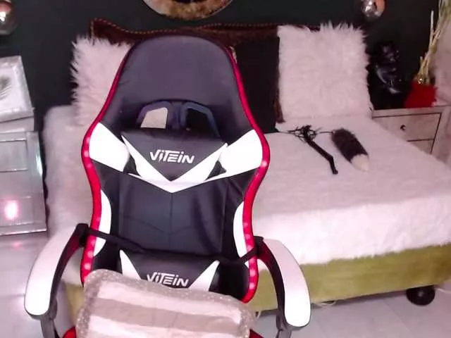 Offline MadikeyHappy on BongaCams