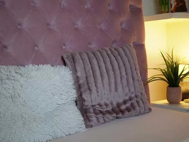 Offline MaiaMini on BongaCams