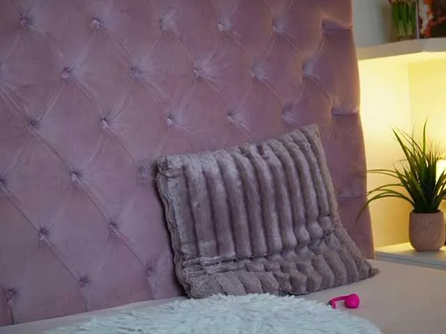 Offline MaiaMini on BongaCams