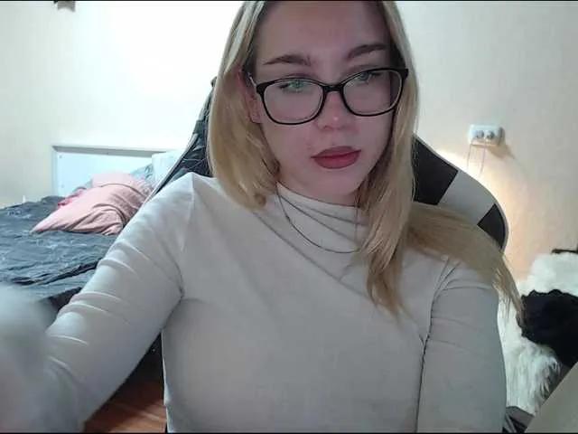 Maksisisia from BongaCams