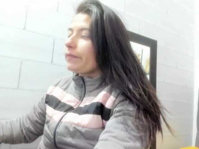 Offline Mariana01 on BongaCams