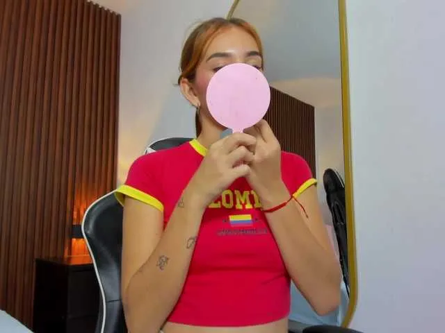 Offline maroly-21 on BongaCams