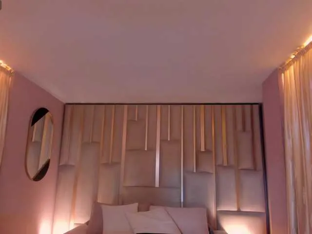 Offline MayaMoretti on BongaCams