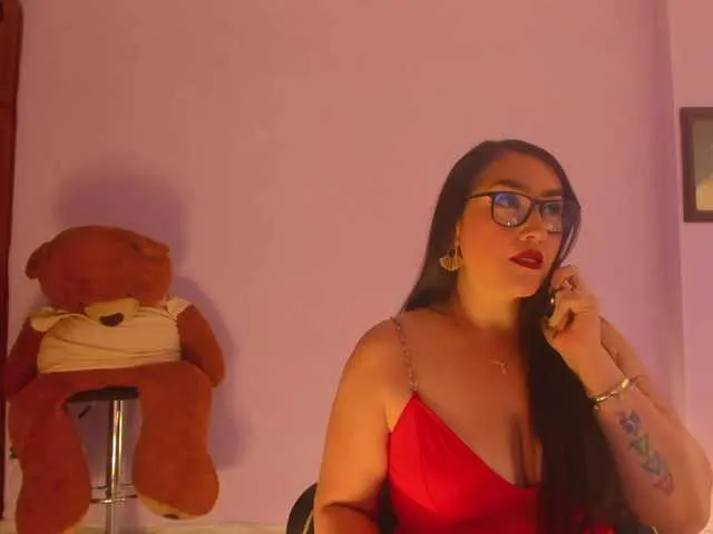 MeganHotCurvy — pene grande y grueso, leche, azotes los pezones,el tabu como tatuajes pirsing lesbianismo lasm piernas grandes y marcadas los musculos  .