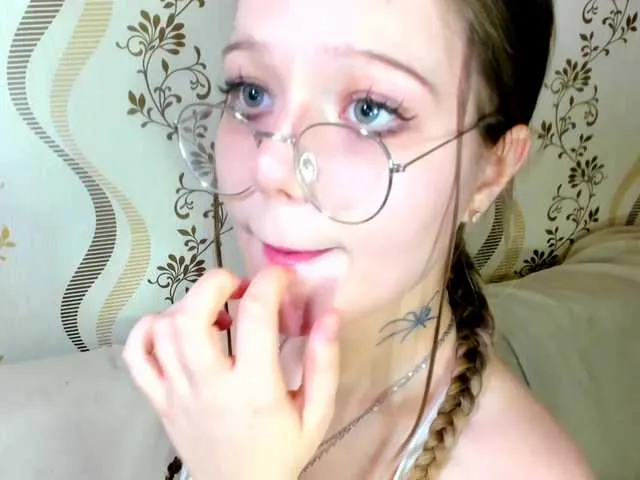 Offline MelMooon on BongaCams