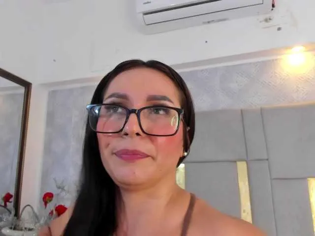 Offline MilaSaenz on BongaCams