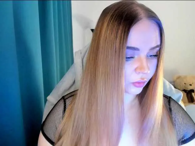 Offline MishaLips on BongaCams