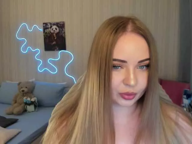 Offline MishaLips on BongaCams