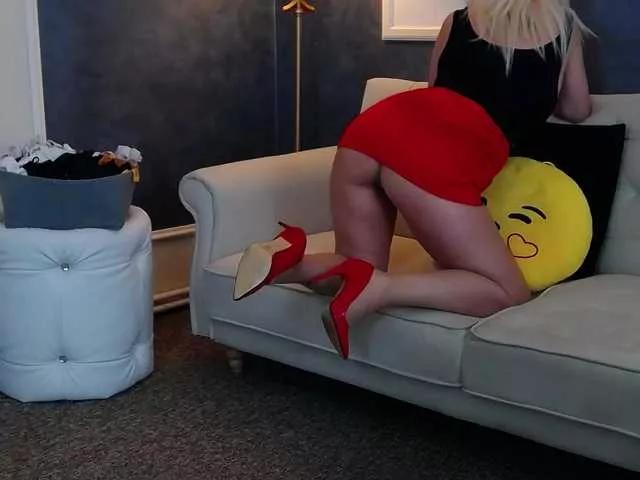Miss-Kora from BongaCams