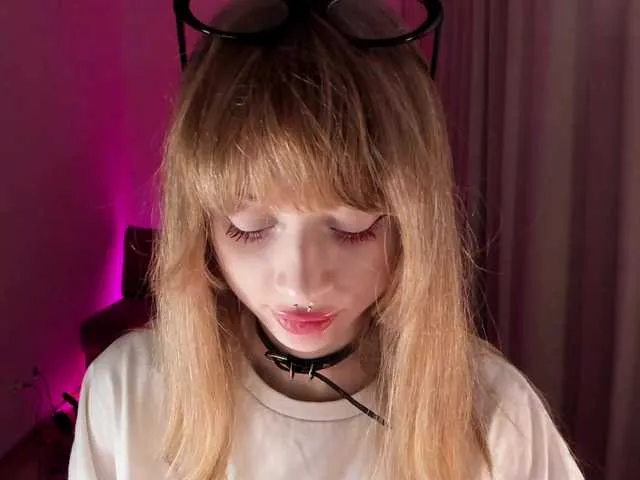 Offline mnepohuyy on BongaCams