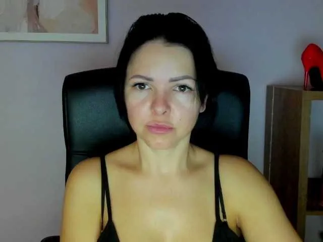 Offline Mollybrunett on BongaCams