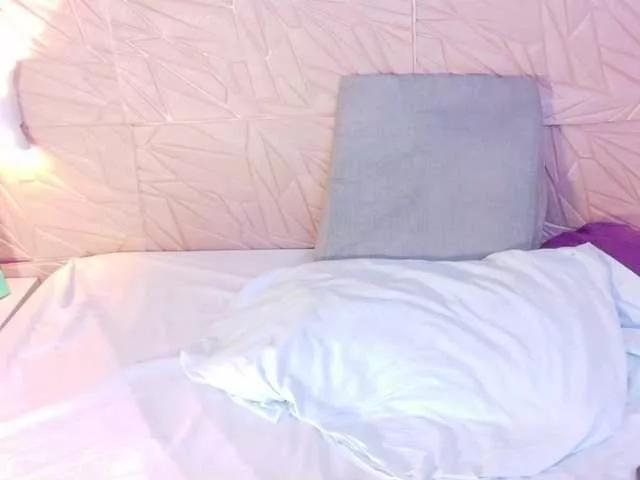 mommy-loves-cock from BongaCams