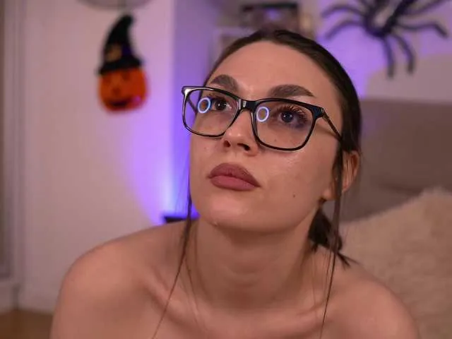 Offline MonaLisss on BongaCams