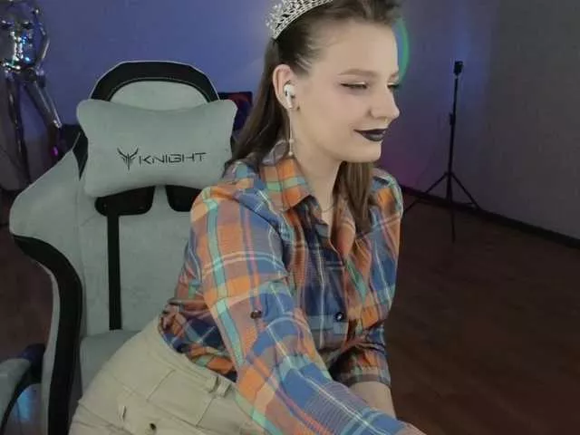 Offline monicaerotic on BongaCams