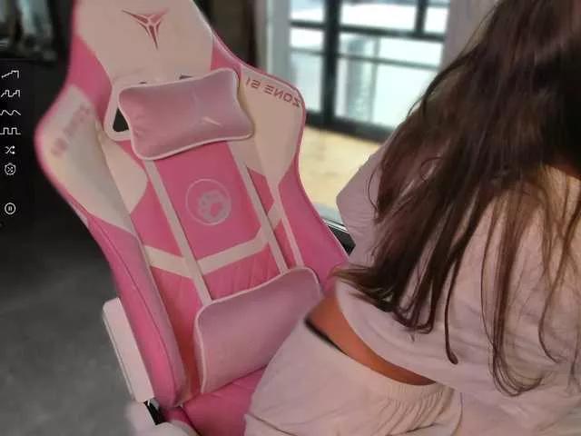 Naomimif from BongaCams