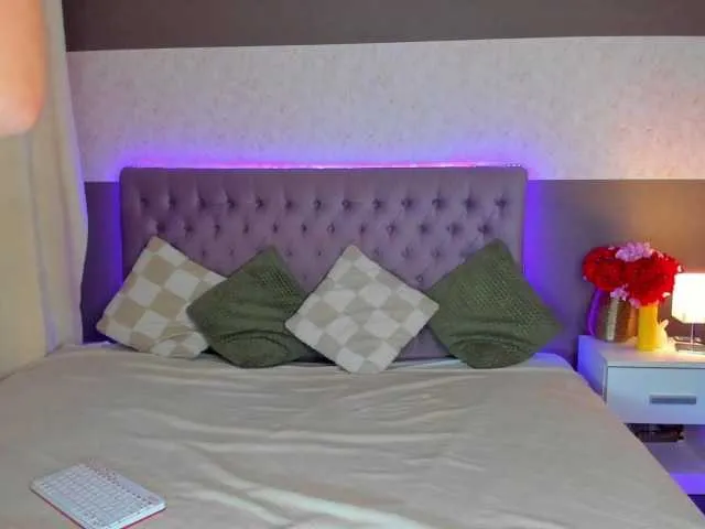 Offline NikkiBust on BongaCams