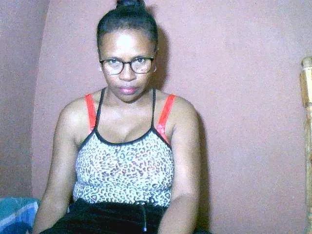 Nirinah2710 from BongaCams