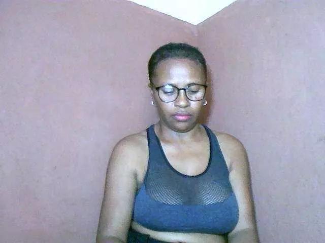 Nirinah2710 from BongaCams
