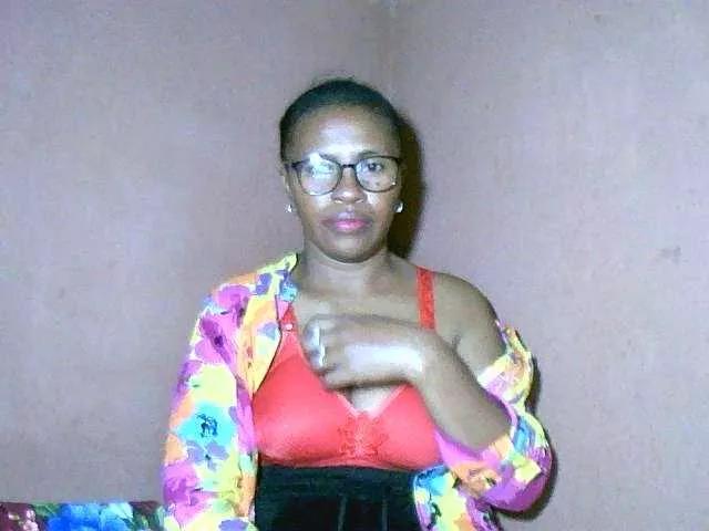 Nirinah2710 from BongaCams