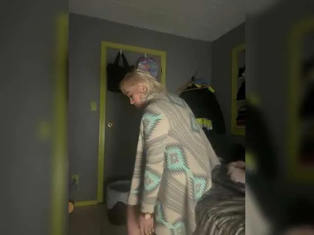 Offline Oyzterpearl on BongaCams