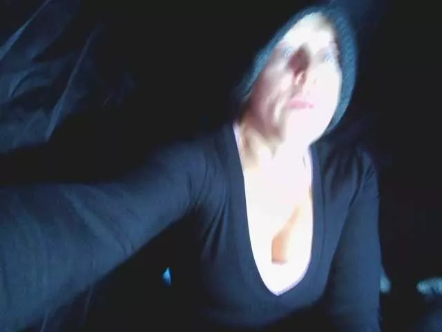 Offline Oyzterpearl on BongaCams