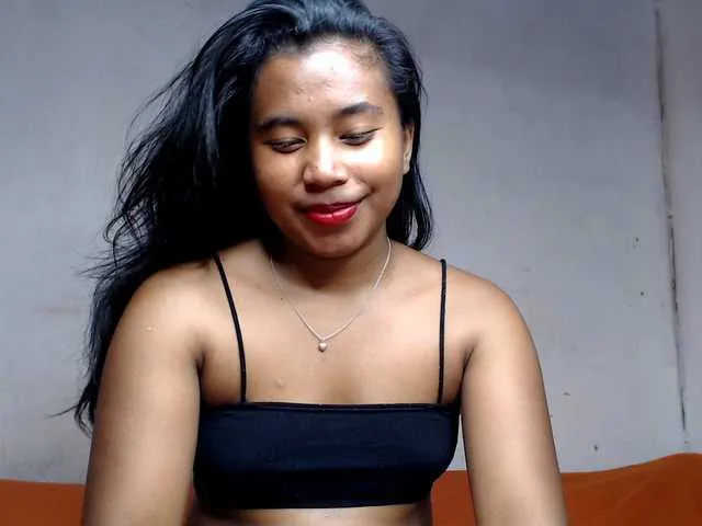 Offline Pauliemarie on BongaCams