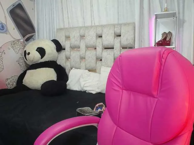 Offline paulina-evans on BongaCams