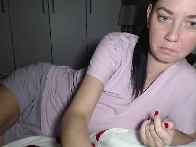 Offline petitedanielle on BongaCams