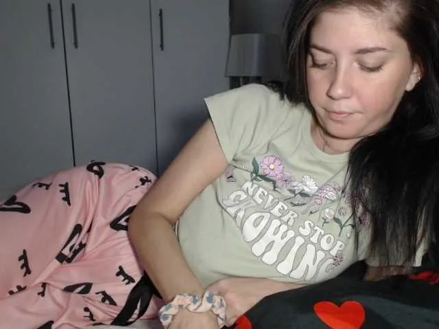 Offline petitedanielle on BongaCams