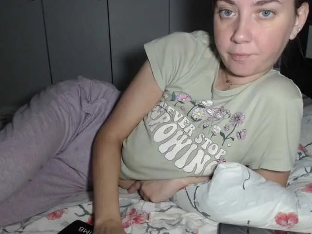 Offline petitedanielle on BongaCams