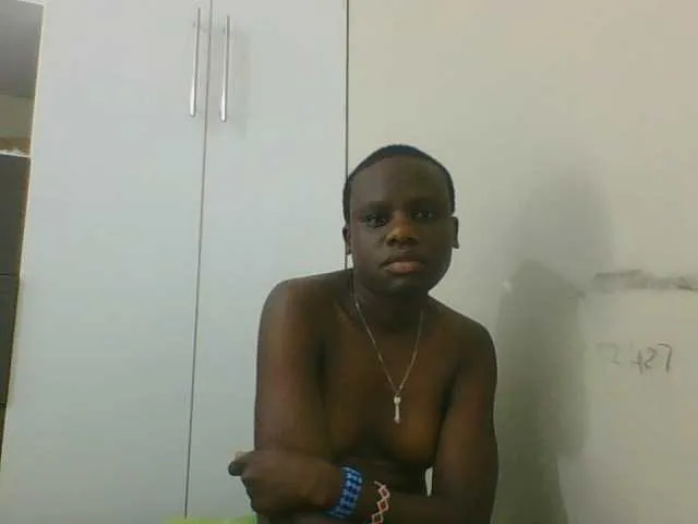 Offline Petitegoddess on BongaCams