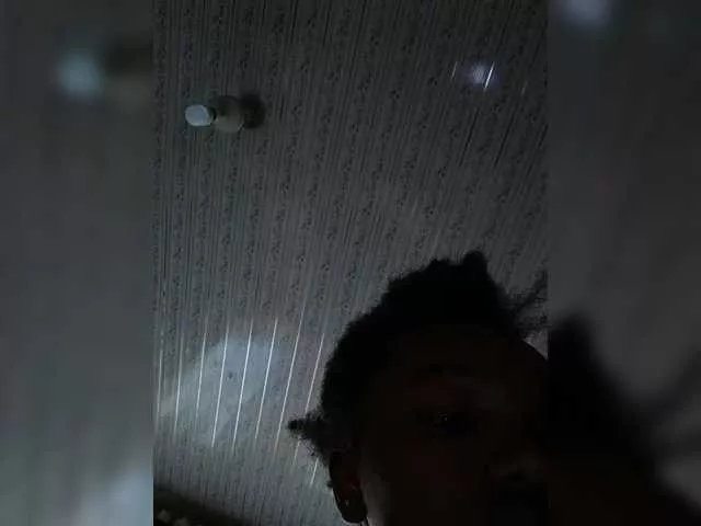 Offline Petitegoddess on BongaCams