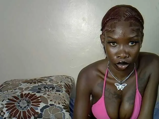 Offline Petitelunar on BongaCams