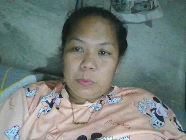 Offline PinayHotMom on BongaCams