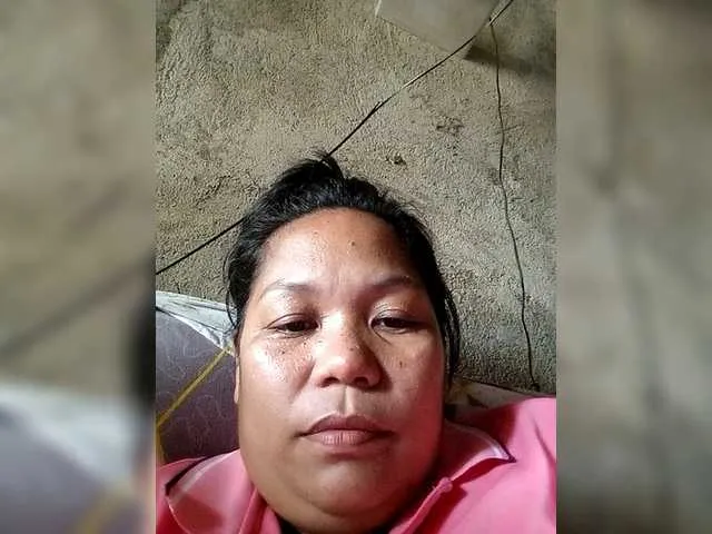 Offline PinayHotMom on BongaCams