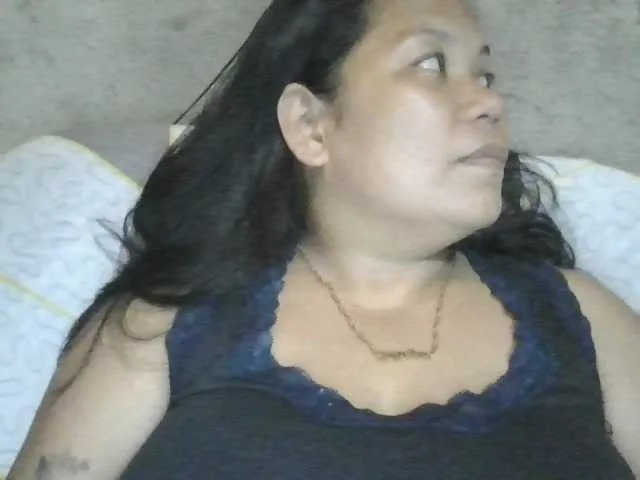 Offline PinayHotMom on BongaCams