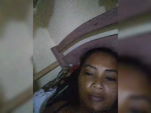 Offline Pisouna on BongaCams