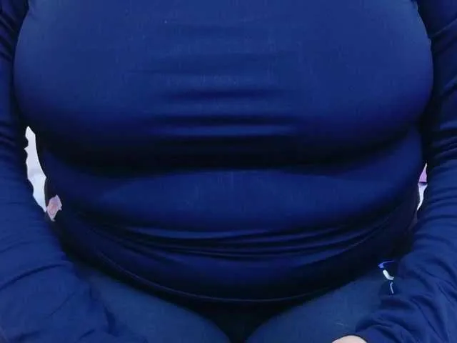 Offline playfulcurvy on BongaCams