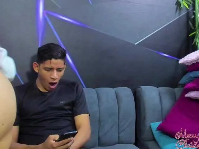 Freechat playsgirlhot on BongaCams