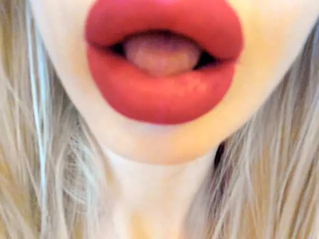 Offline Politexxx on BongaCams