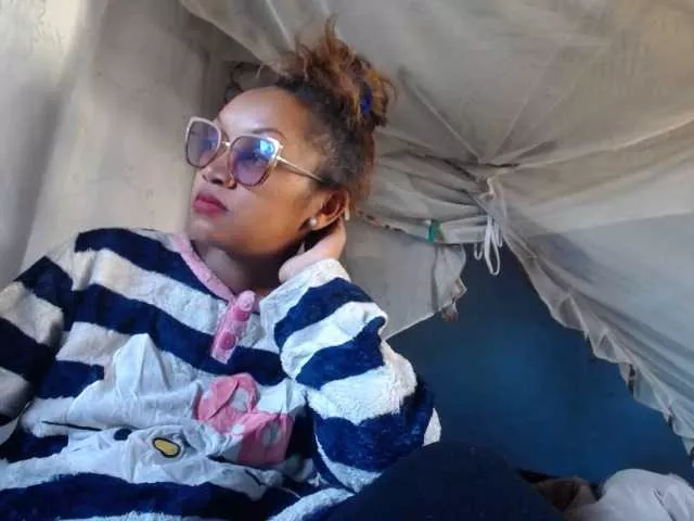 Offline pretty-ass on BongaCams