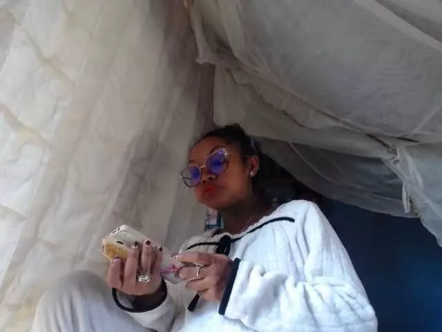 Offline pretty-ass on BongaCams