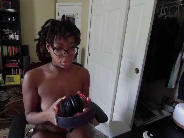 Offline ProductivePussy on BongaCams