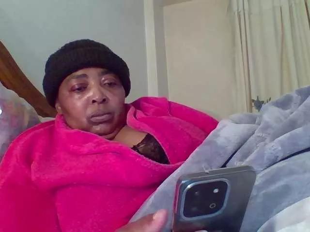 pussylips53 from BongaCams