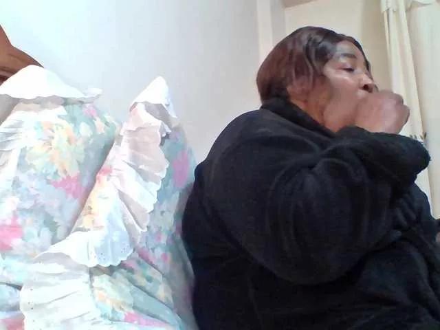 pussylips53 from BongaCams